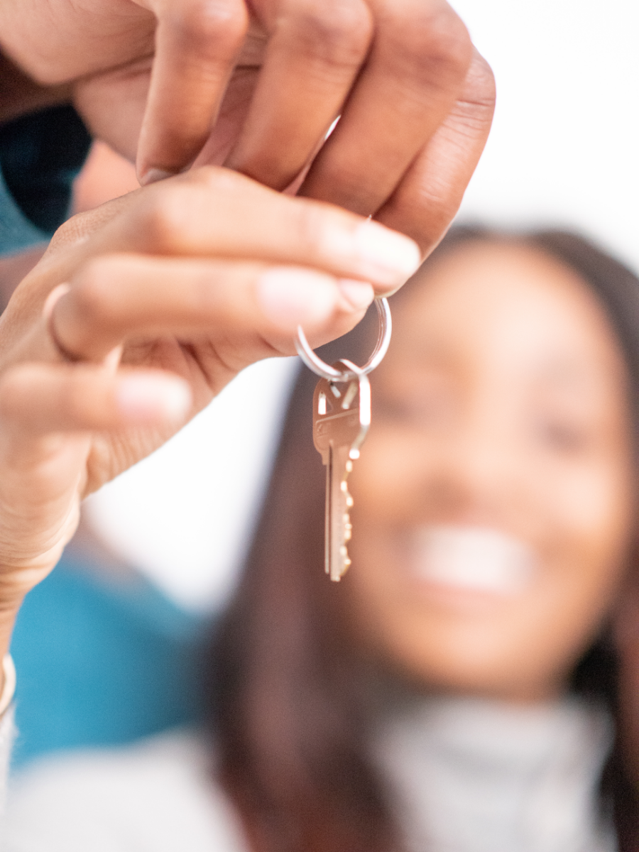 Woman rents an apartment and gets keys