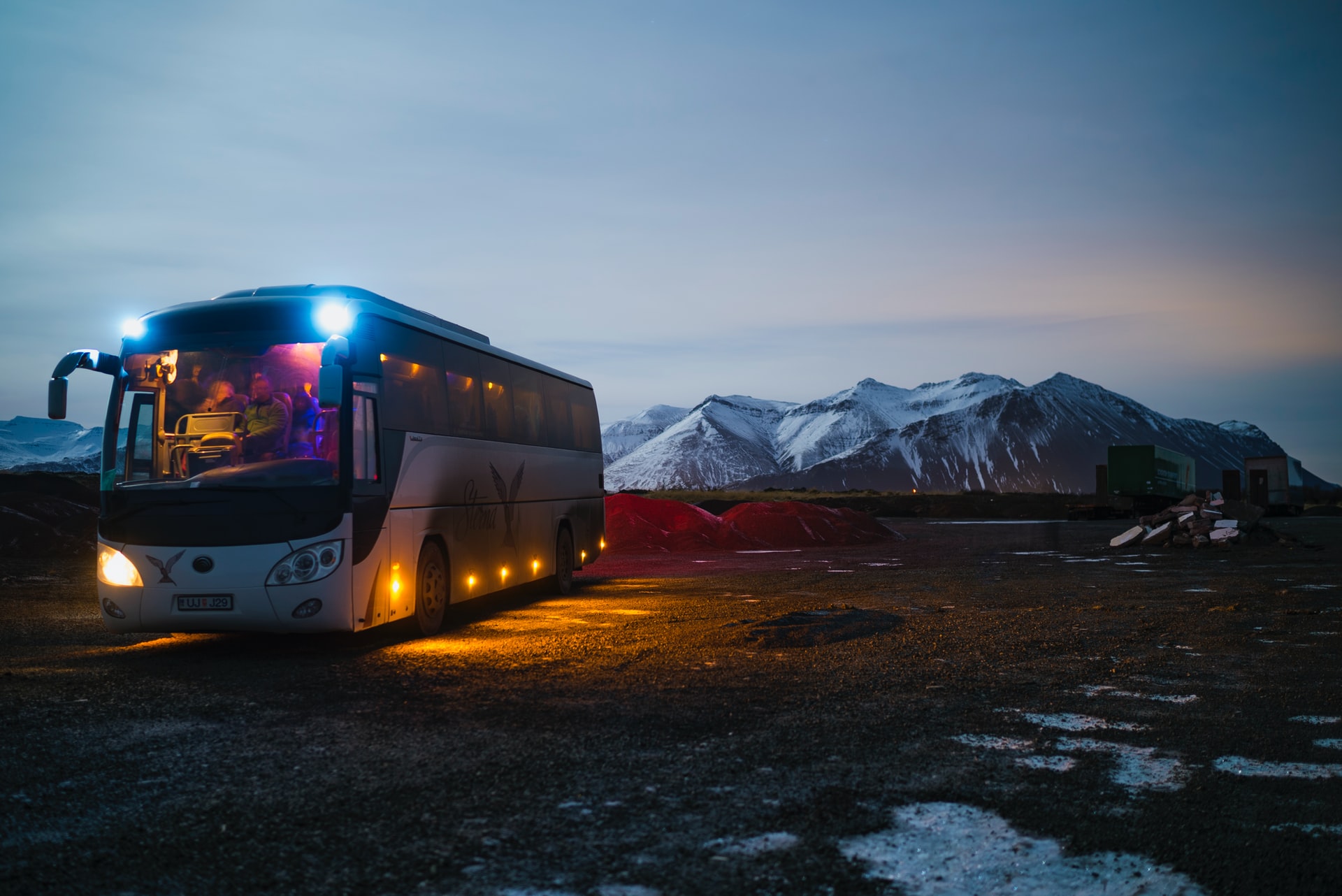 5 Reasons You Should Book a Shuttle Bus and Which Type is Best for Your Trip