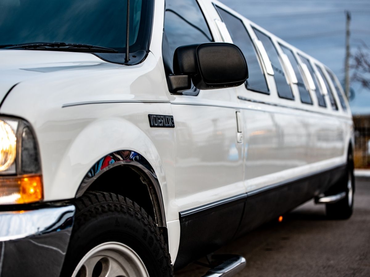How to Start a Limo Business in 2022: Everything You Should Consider